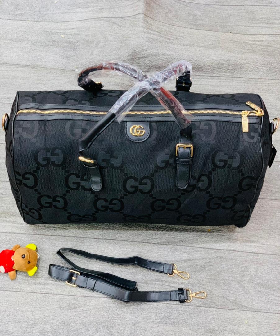 GUCCI ORIGINAL DESIGNER BLACK LEATHER TRAVEL BAG WITH ONE GOLDEN ZIP, WITH SHORT AND LONG HANDLE