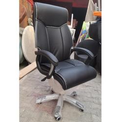 BLACK LEATHER OFFICE EXECUTIVE CHAIR (DESIN)