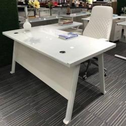 1.6 METER WHITE OFFICE TABLE (DOFU)