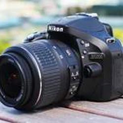 NIKON Professional Digital DSLR Camera D5200 18-55MM LENS (DAME) - Black