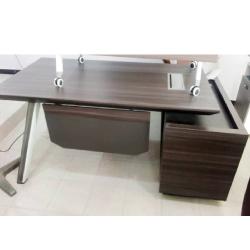 QUALITY DESIGNED 2 METER BROWN OFFICE TABLE WITH EXTENSION- AVAILABLE (ARIN) - deluxe.com.ng