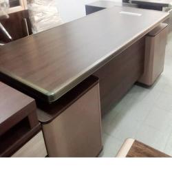 QUALITY DESIGNED 2 METER BROWN & CREAM OFFICE TABLE - AVAILABLE (ARIN)- deluxe.com.ng