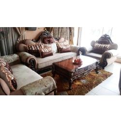 QUALITY DESIGNED 7 SEATERS SOFA & CENTER TABLE WTH SIDE STOOL (AUSFUR) - deluxe.com.ng
