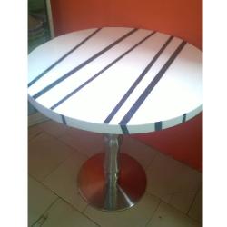 QUALITY DESIGNED WHITE & BLACK STRIPE ROUND MARBLE TABLE WITH ROUND SILVER BASE- AVAILABLE (JAFU) - deluxe.com.ng