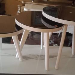 3 PCS OF BROWN ROUND TOP STOOLS WITH 3 WHITE LEGS (1530)