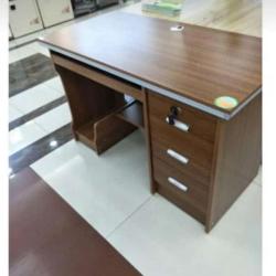 BROWN OFFICE TABLE WITH 3 DRAWERS (OFU)