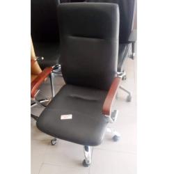 QUALITY DESIGNED LIGHT & WOODEN TOP HANDLE EXECUTIVE CHAIR  AVAILABLE- (ROMIN) - deluxe.com.ng