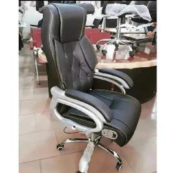 QUALITY DESIGNED BLACK EXECUTIVE CHAIR - AVAILABLE (UGIN) - deluxe.com.ng