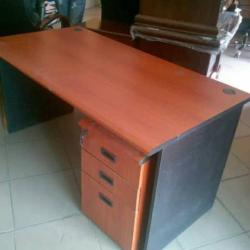 1.6 METER OFFICE TABLE WITH MOVABLE DRAWERS (DOFU)